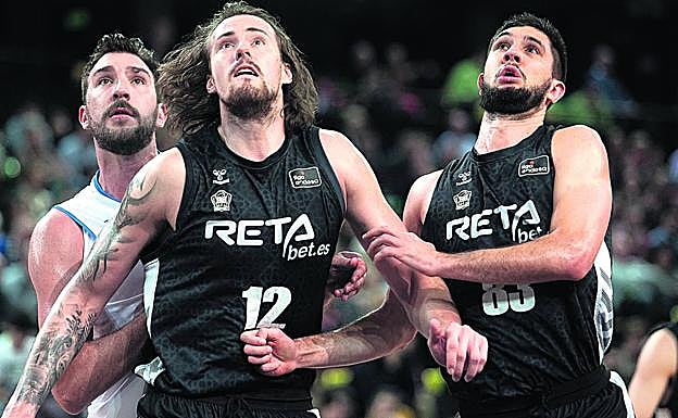 Balvin (12) y Bouteille (83) son los hombres de negro que marcan el rumbo estadístico del equipo. 