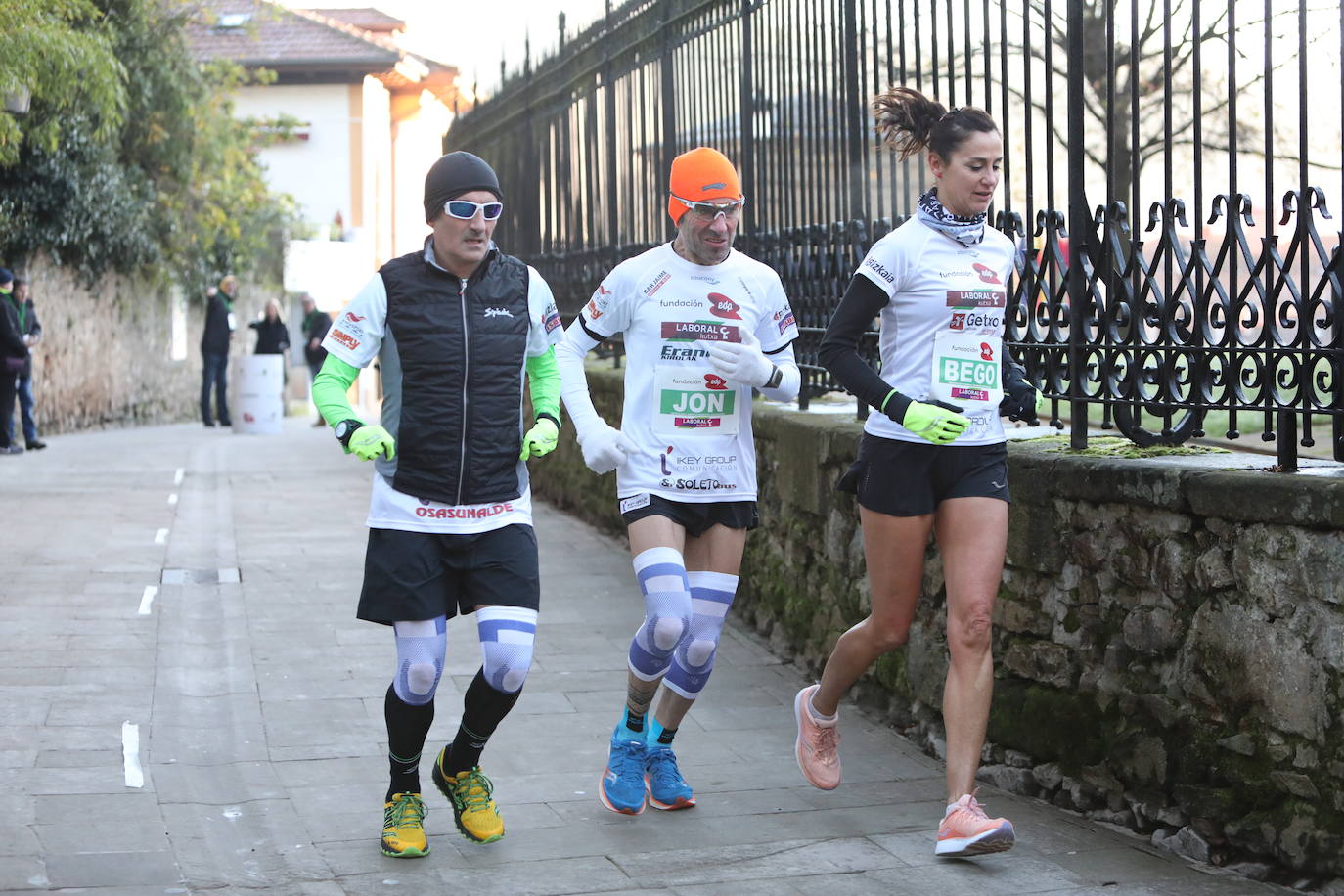 Fotos: 42 kilómetros dando vueltas al Árbol de Gernika: maratón solidario