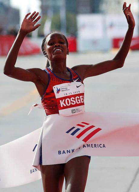 Imagen - Kosgei-ek munduko errekorra hautsi egin zuen Chicagoko maratoian