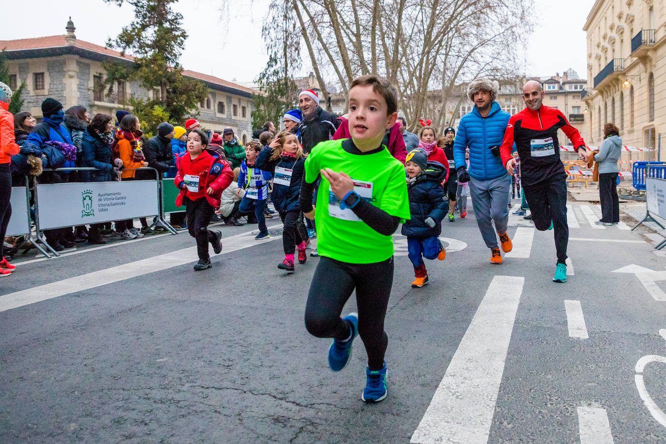 Fotos: Las fotos de la San Silvestre Txiki de Vitoria