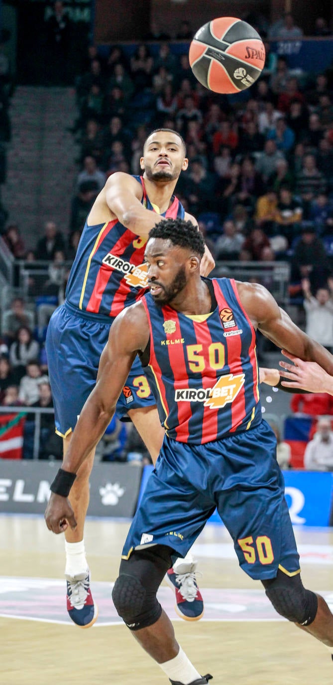 Fotos: Las mejores imágenes del Baskonia - Barcelona de Euroliga 2019