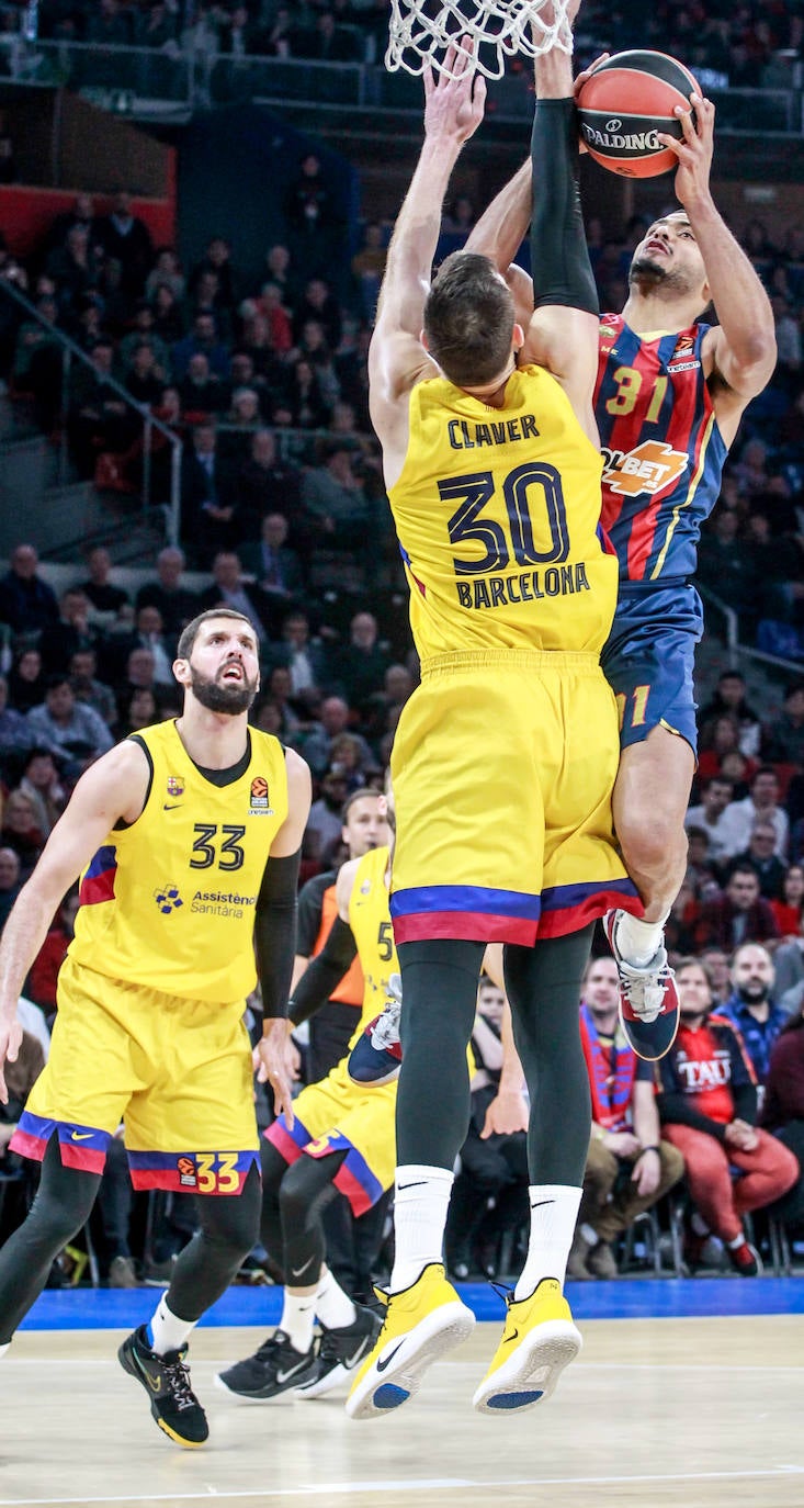 Fotos: Las mejores imágenes del Baskonia - Barcelona de Euroliga 2019