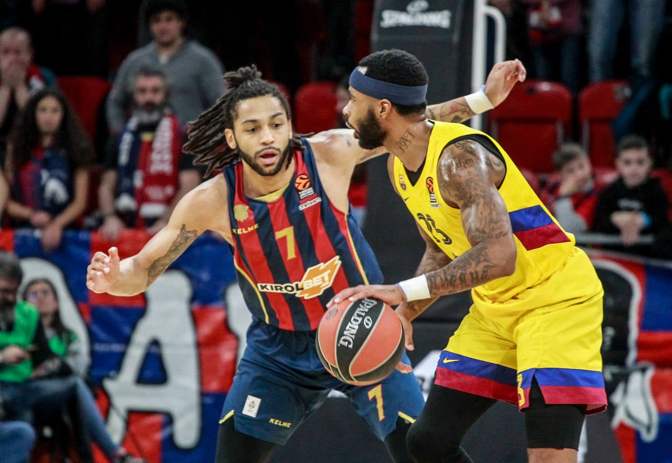 Fotos: Las mejores imágenes del Baskonia - Barcelona de Euroliga 2019