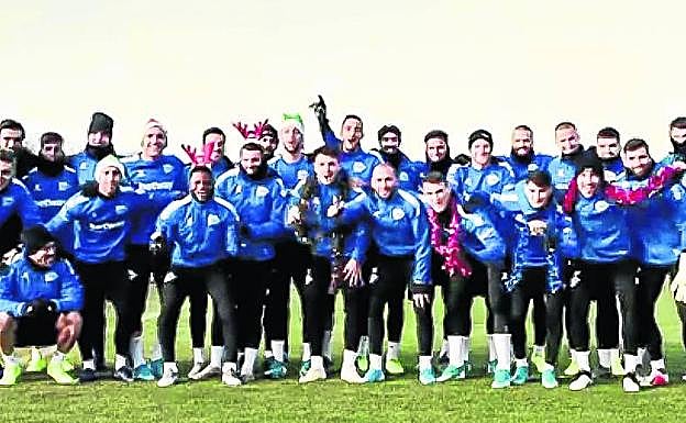 La plantilla festejó el cierre y la entrada de año en Ibaia.