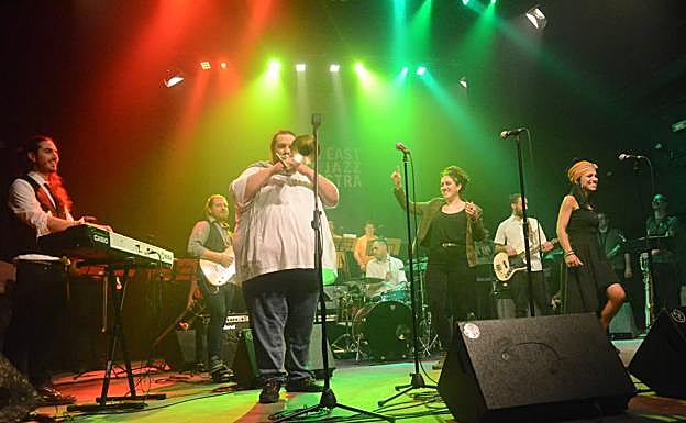 El orondo trombonista, el más ovacionado de la velada en sus dos solos.