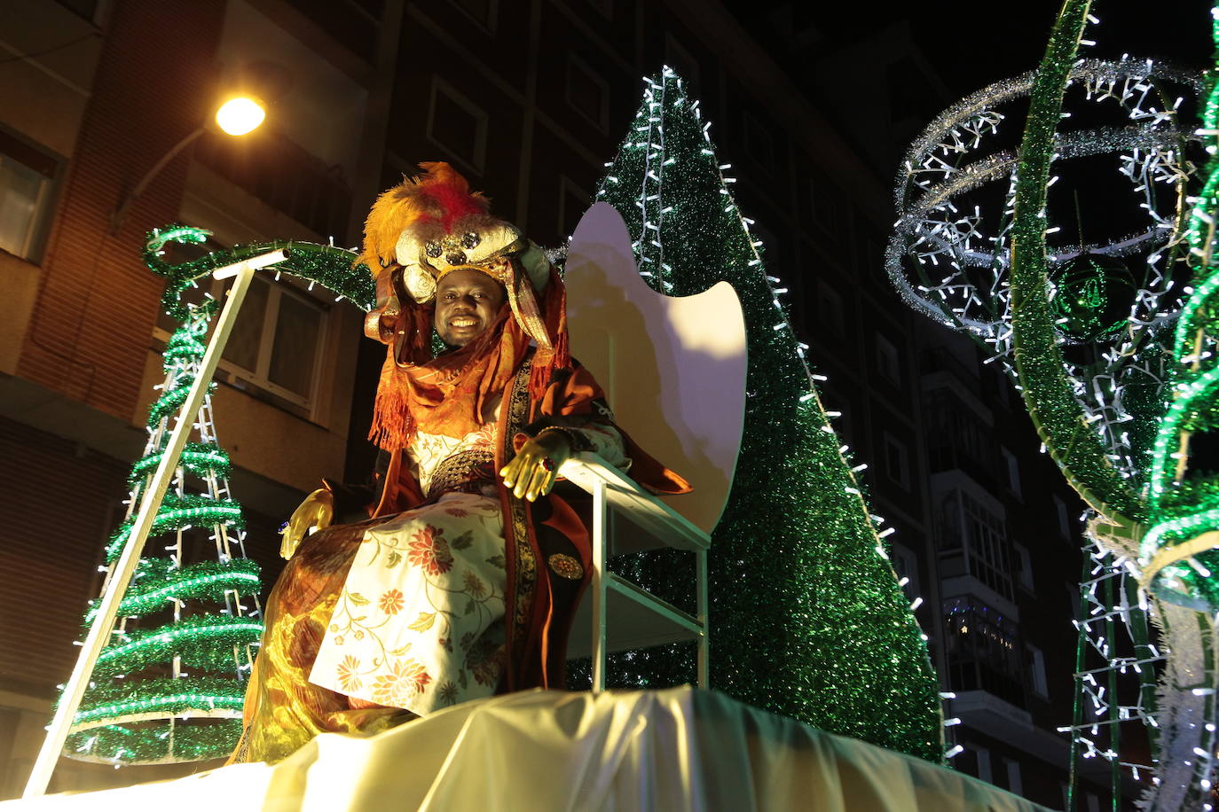 Fotos: La cabalgata de los Reyes en Vitoria, en imágenes
