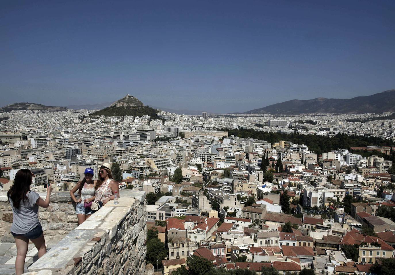 Las vistas que se pueden observar de la ciudad desde sus miradores ofrecen una estampa espectacular de Atenas.