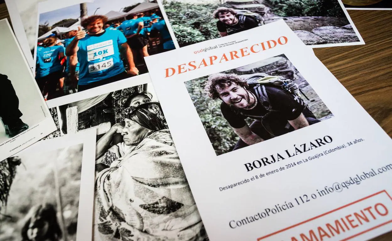 Fotos y carteles del vitoriano Borja Lázaro, desaparecido en 2014, en Colombia.