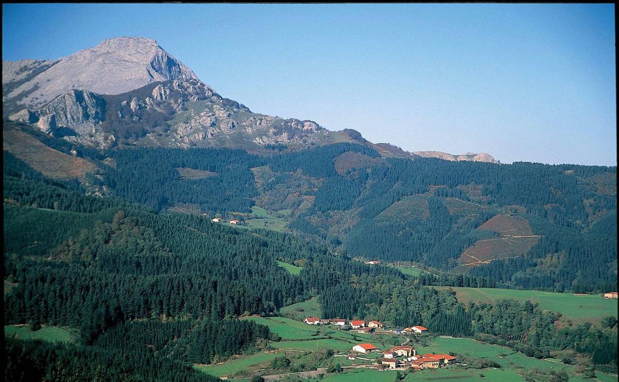 Arabako Aramaio bailararen bista paranoramikoa. 