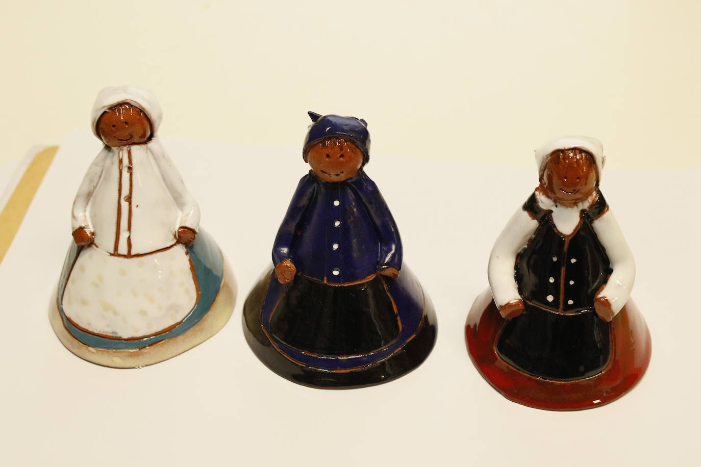 Campanas con forma de neska.