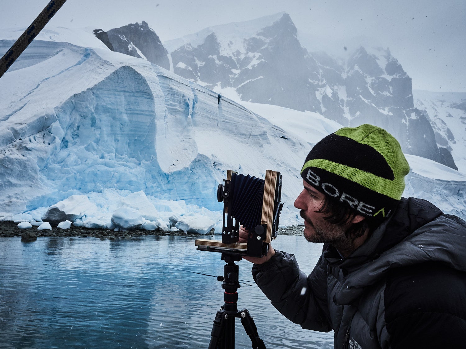 Las cámaras se empeñan en captar las formas geométricas del hielo. Nuestros ojos hacen los mismo con todo el paisaje. Esta foto corresponde al día de Navidad. ¿Llegará el Olentzero hasta aquí? 