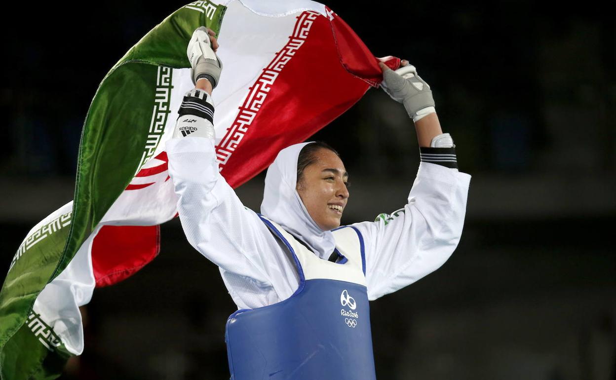 La deportista celebrando la medalla en la pasada edición de los Juegos. 