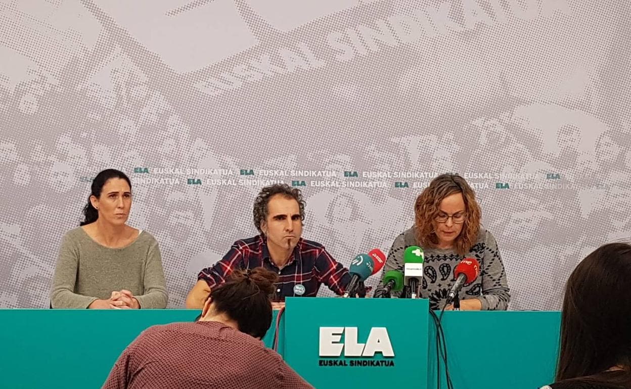 Representantes de ELA durante la rueda de prensa de esta mañana. 