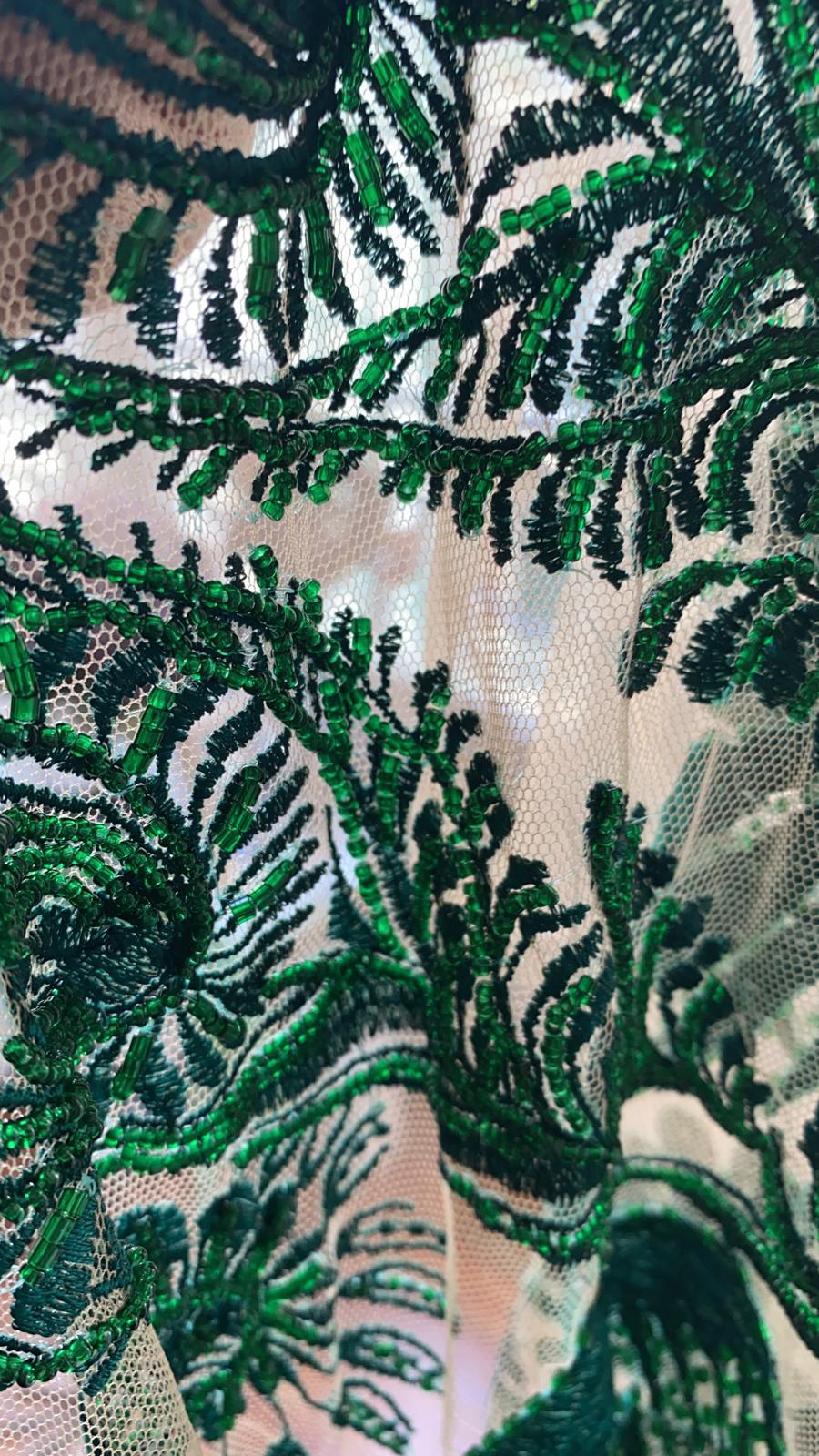 Detalle del vestido de tul, bordados y pedrería, de Alicia Reuda.