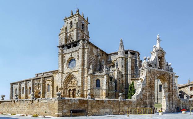 Santa María la Real es uno de los emblemas de Sasamón.