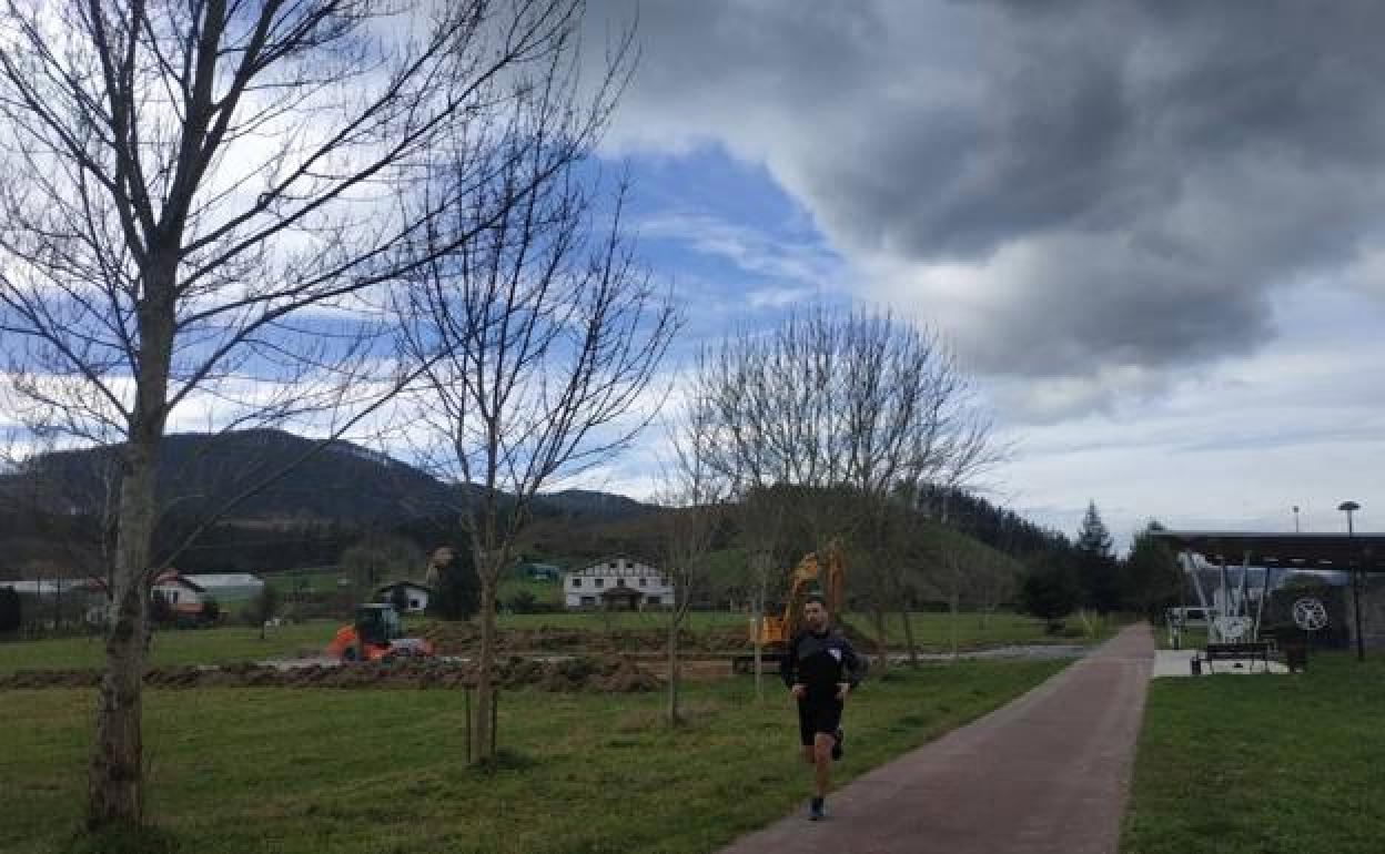Zona de Ibaun en la que se construirá un skatepark y se habilitará un parque con chorros de agua 