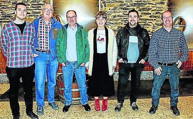 Julen Markinez hijo, Julen Markinez padre, Koldo Markinez, Juan Antonio Aretxaga, Olatz Mitzelena y Joseba Ibargurengoitia.