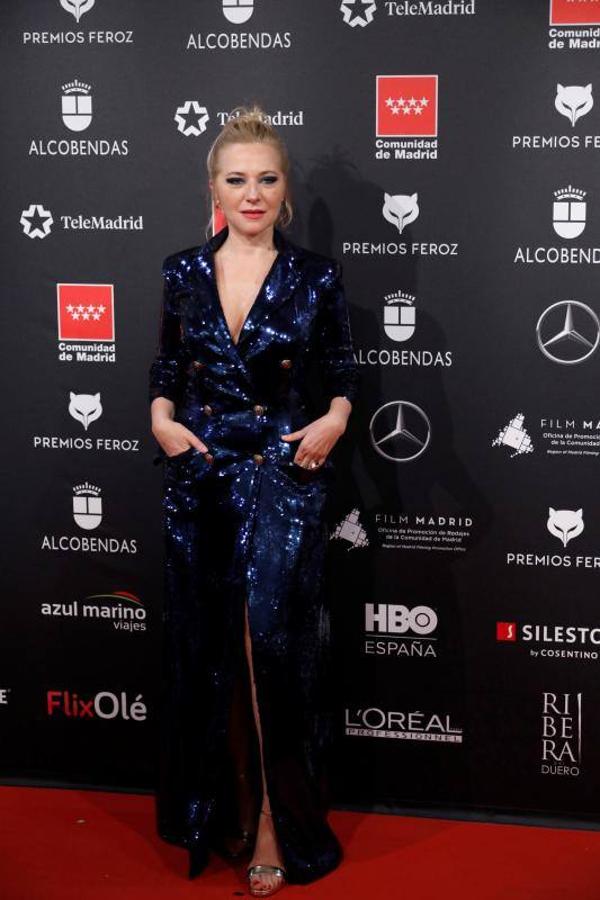 Pilar Castro prefirió este vestido largo con diseño de esmoquin cargado de lentejuelas.