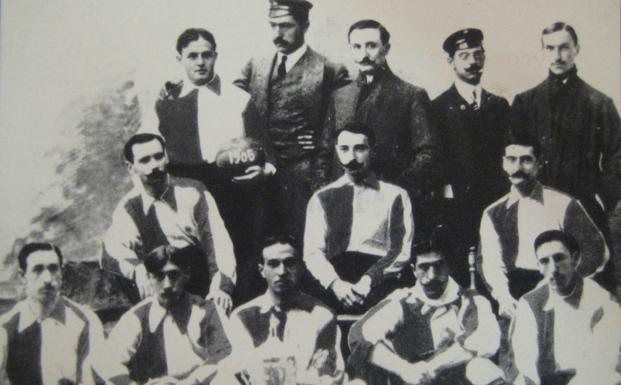 Plantilla del Athletic de 1904 que gano la Copa del rey. La final no se disputo al no presentars el Español de Madrid.