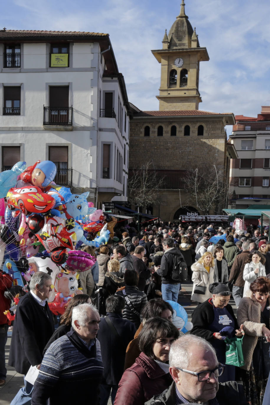 Mungia disfrutó de la tradicional feria con entusiasmo y con la presencia de ilustres invitados como Aitor Elizegi, presidente del Athletic