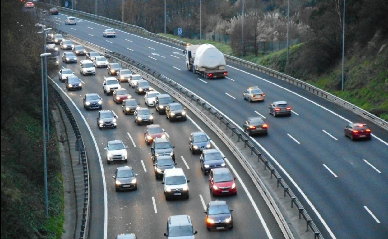 Inicio de mañana complicada en el Txorierri por un accidente múltiple