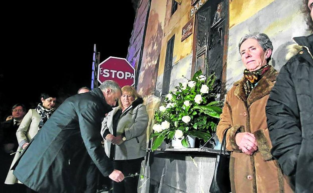 Urkullu participó ayer en el acto de homenaje.