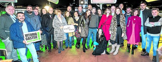 Foto de grupo de los embajadores alaveses en Madrid. 