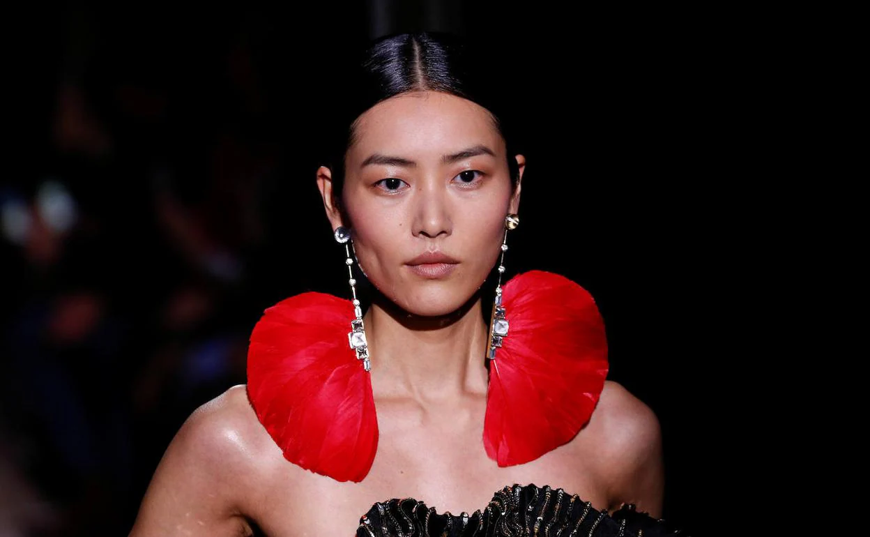 Un vestido de Valentino en la pasarela de Alta Costura de París.