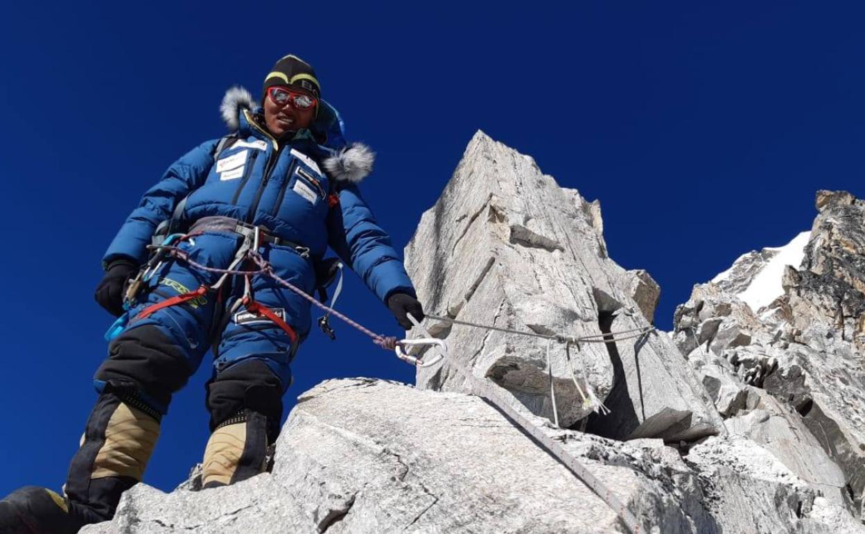 Cheppal, en uno de los trramos de roca en el Ama Dablam.