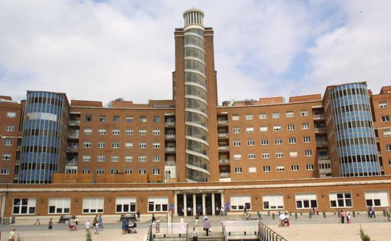 La mujer se encuentra ingresada en el Hospital de Cruces