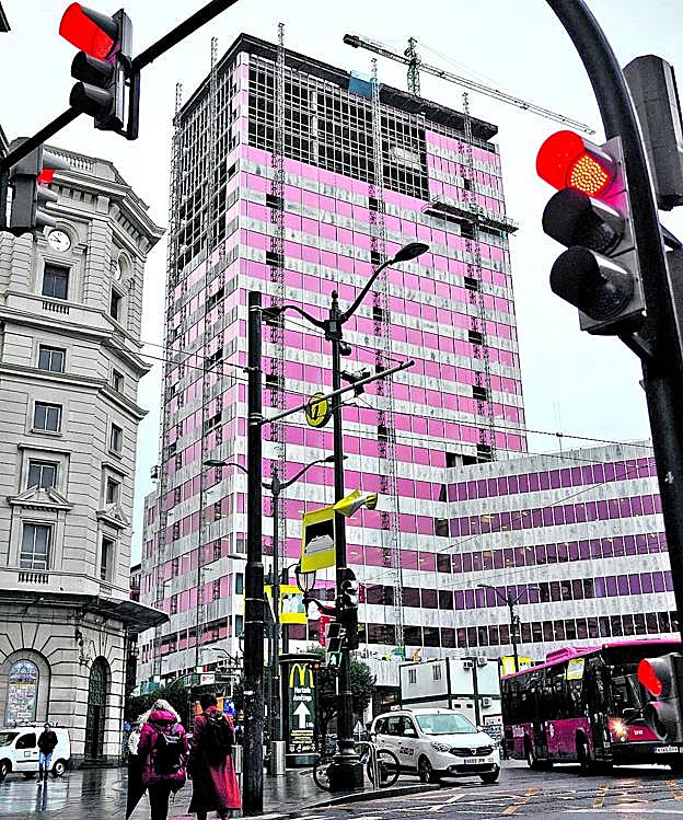 La rehabilitación de la Torre Bizkaia, futura sede del centro, avanza en la Gran Vía.