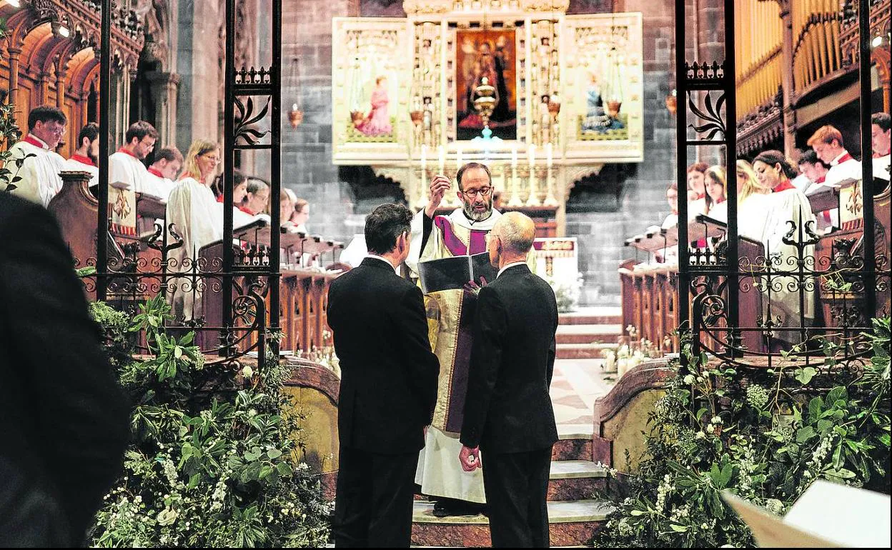 La boda por la Iglesia de Álvaro y Julio | El Correo