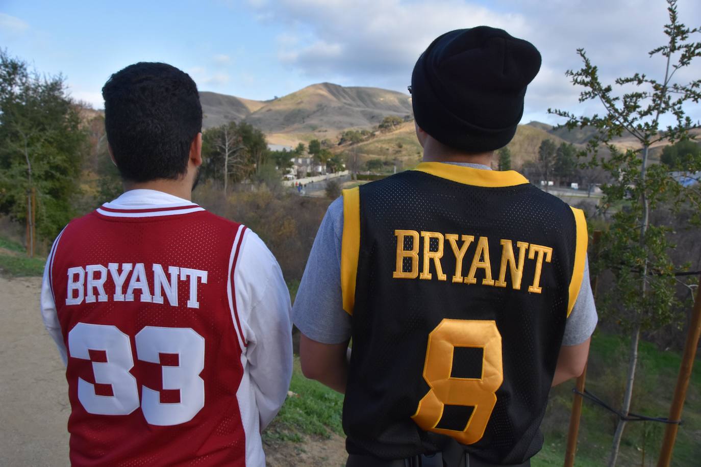 Dos aficionados se acercaron al lugar del accidente nada más conocerse la noticia.