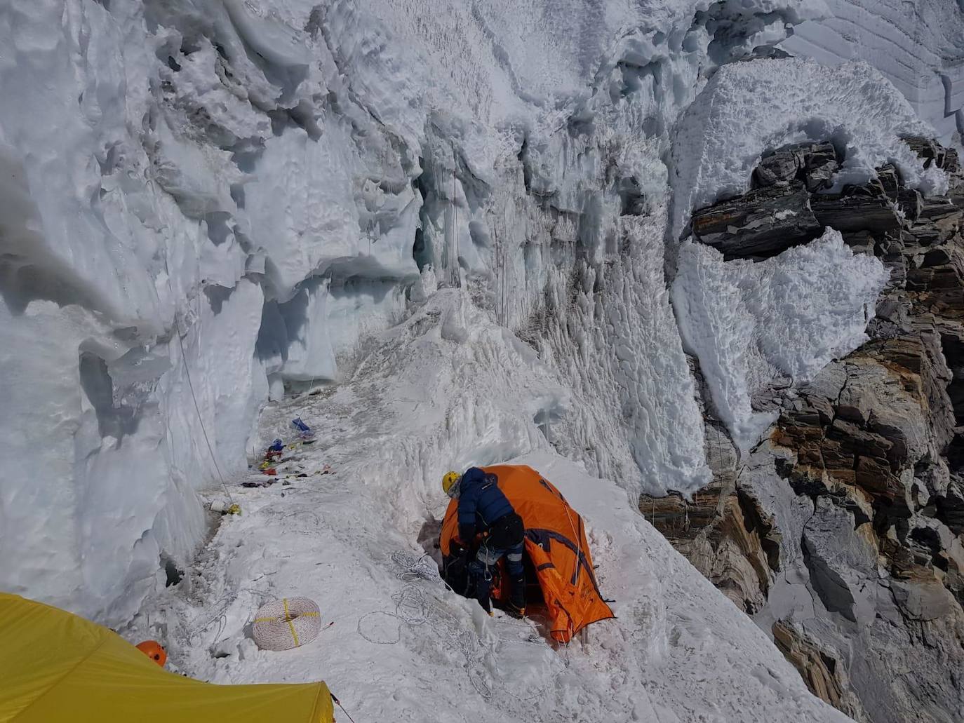 Los montañeros descansan en un momento de la jornada.