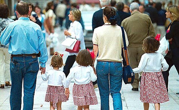 Una de cada cuatro familias numerosas vascas vive con menos de 2.500 euros