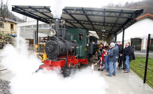 El ferrocarril se prepara para llevar a los visitantes.