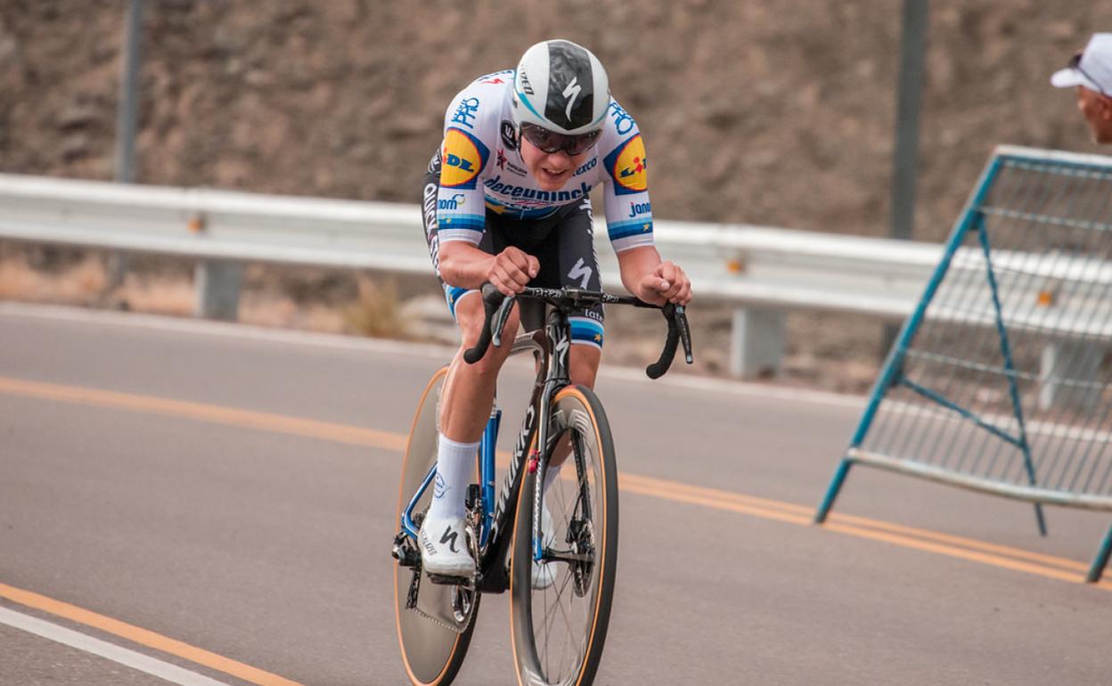 Remco Evenepoel durante la contrarreloj de la prueba argentina. 