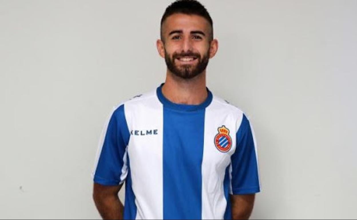 Ángel Sánchez con la camiseta del Espanyol.