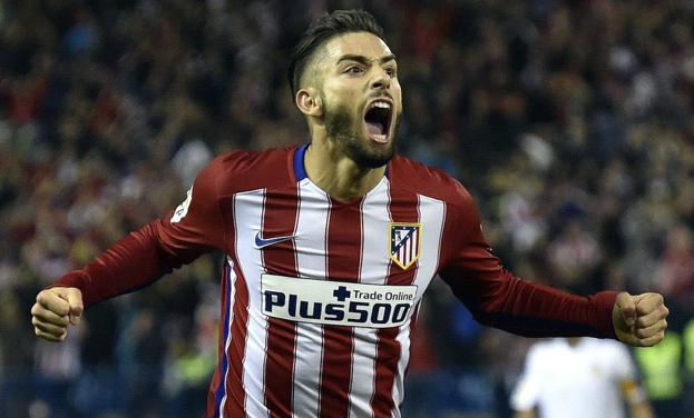 Yannick Carrasco, celebrando un gol en su anterior etapa en el Atlético. 