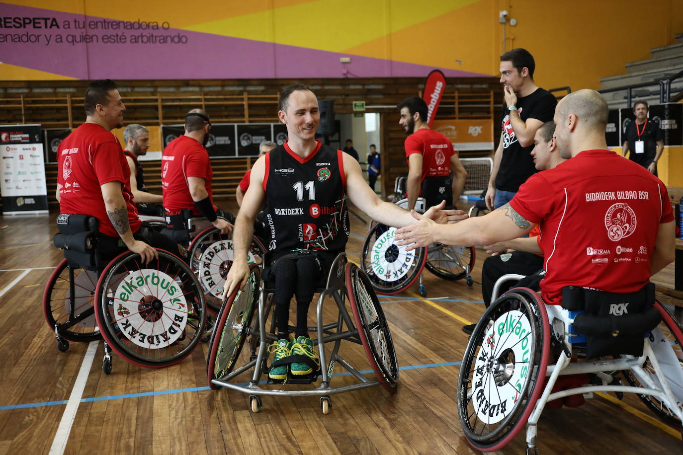 Fotos: Las imágenes del partido del Bidaideak
