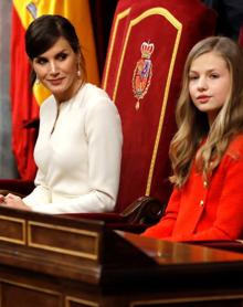 Imagen secundaria 2 - Letizia, de nuevo blanco de las miradas