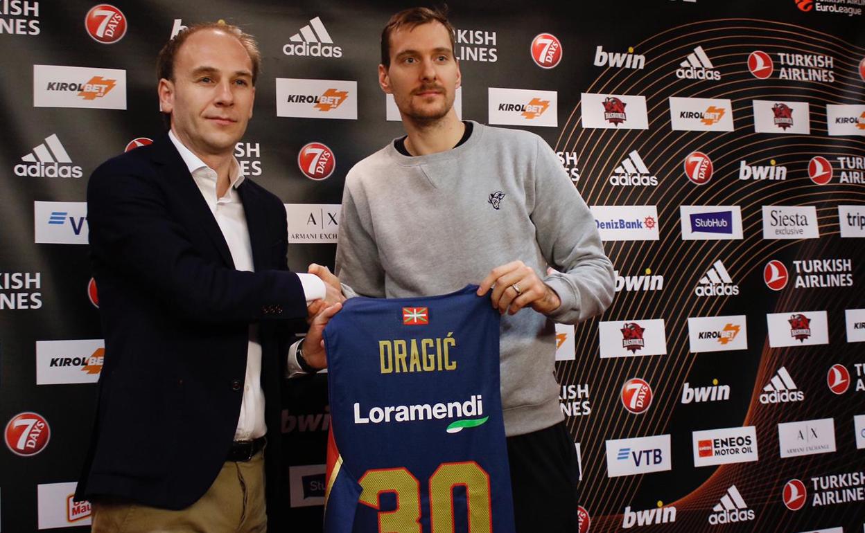 Félix Fernández da la bienvenida al Baskonia a Zoran Dragic