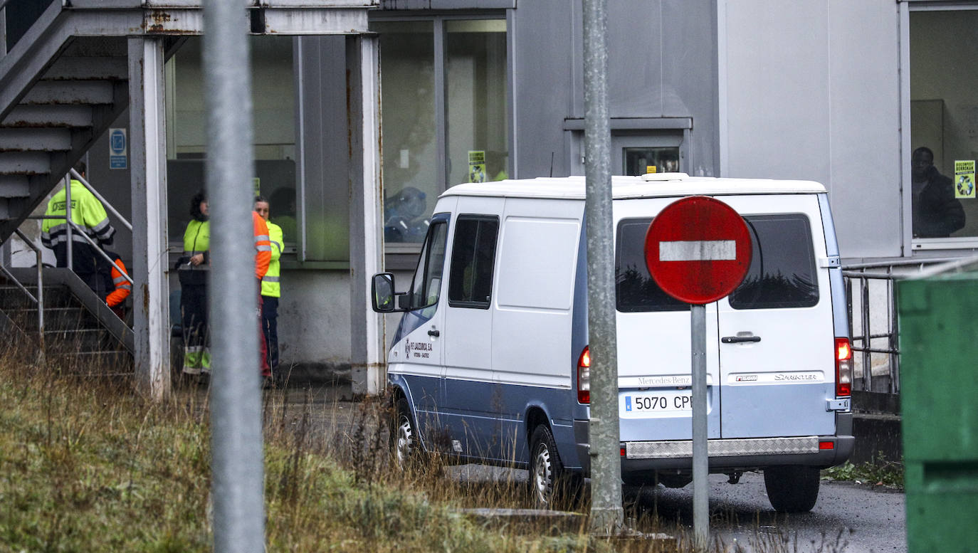 Fotos: Aparece un cádaver en la planta de biocompost de Júndiz
