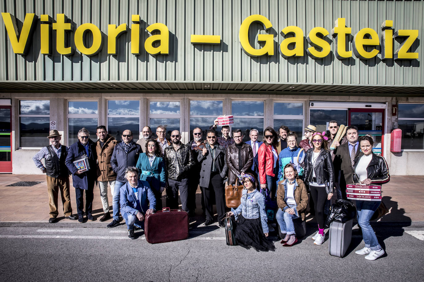 Foto de familia de los participantes.