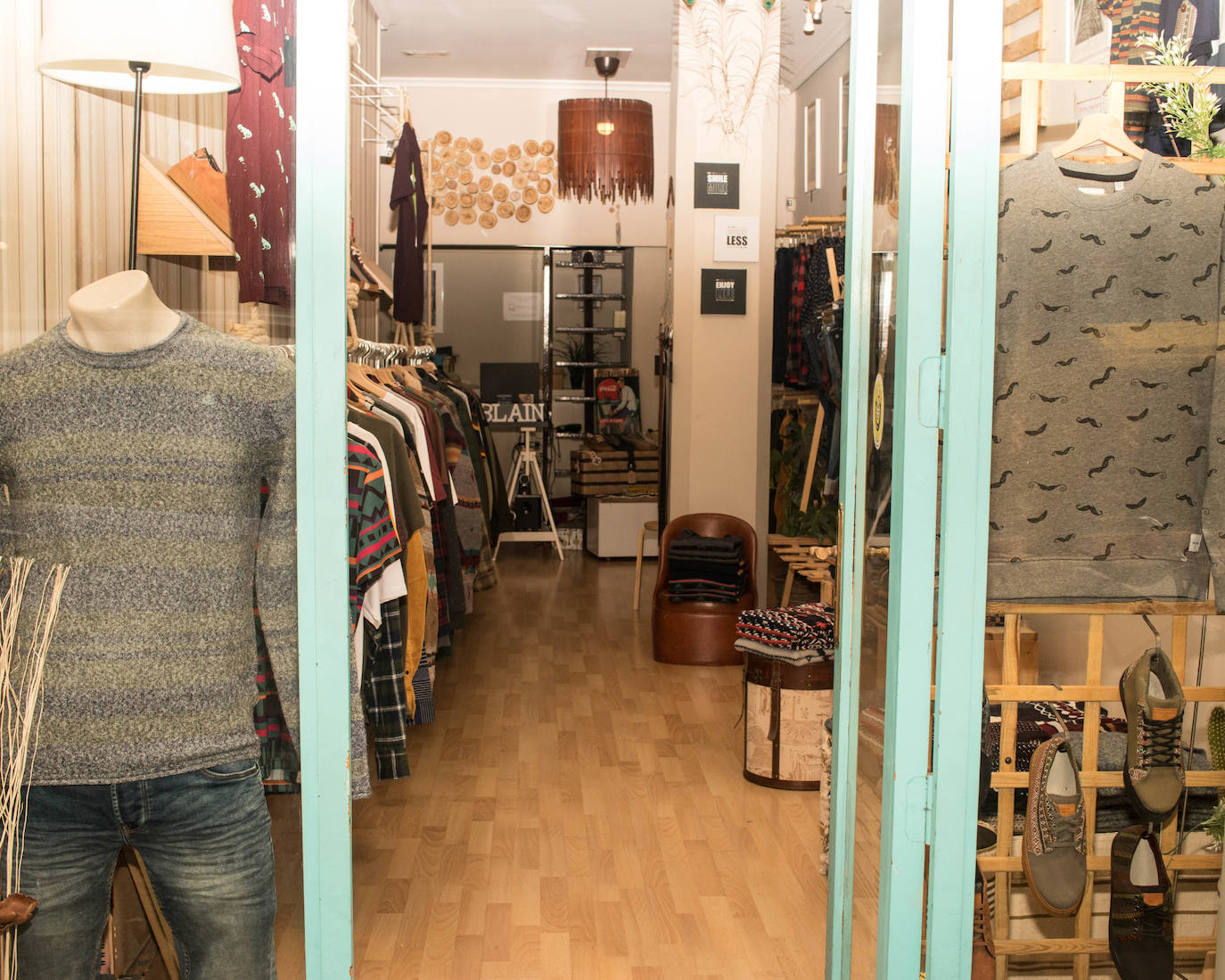 Fotos: Las zapatillas vascas que pisan fuerte: están hechas de botellas de plástico y algodón reciclado