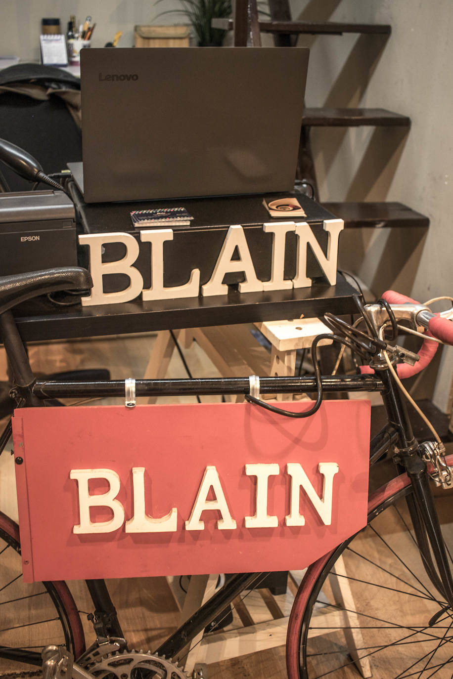 Fotos: Las zapatillas vascas que pisan fuerte: están hechas de botellas de plástico y algodón reciclado