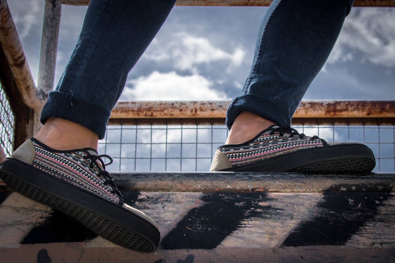 Fotos: Las zapatillas vascas que pisan fuerte: están hechas de botellas de plástico y algodón reciclado