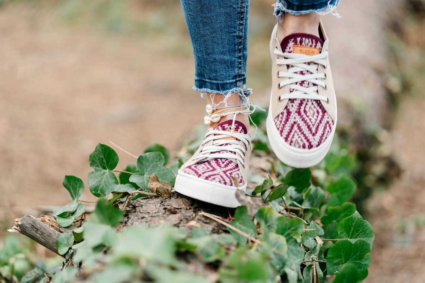 Fotos: Las zapatillas vascas que pisan fuerte: están hechas de botellas de plástico y algodón reciclado