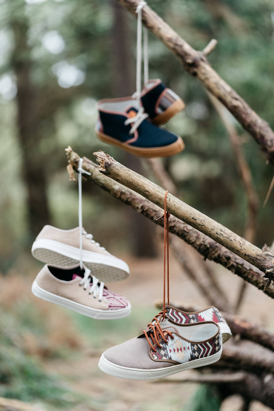 Fotos: Las zapatillas vascas que pisan fuerte: están hechas de botellas de plástico y algodón reciclado