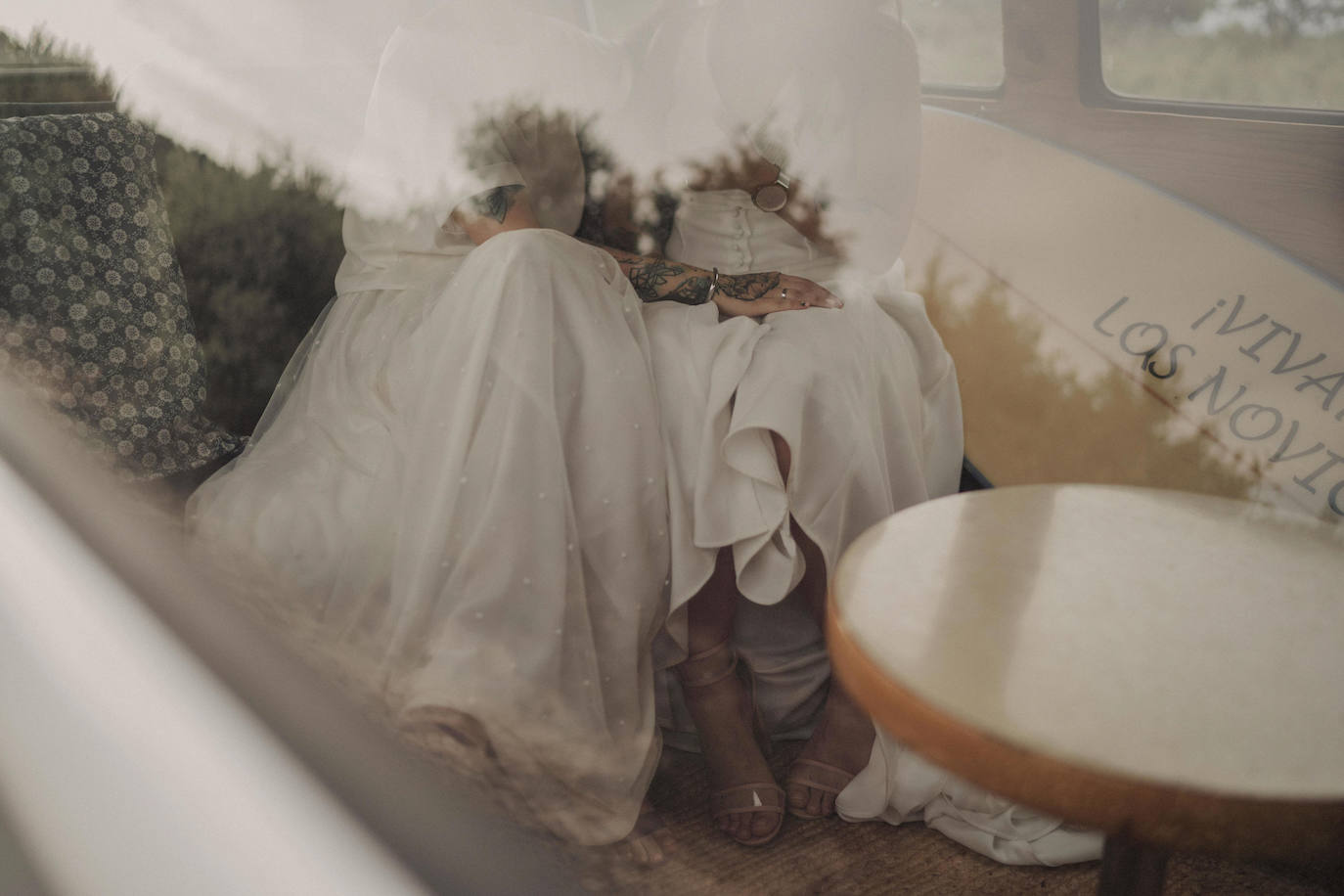 Fotos: Besos en Castro y boda en Madrid: la historia de amor de Esther y María bajo el prisma de un fotógrafo vizcaíno